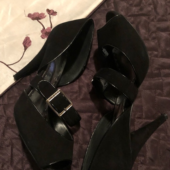 Shoes 👠 - Picture 2 of 4